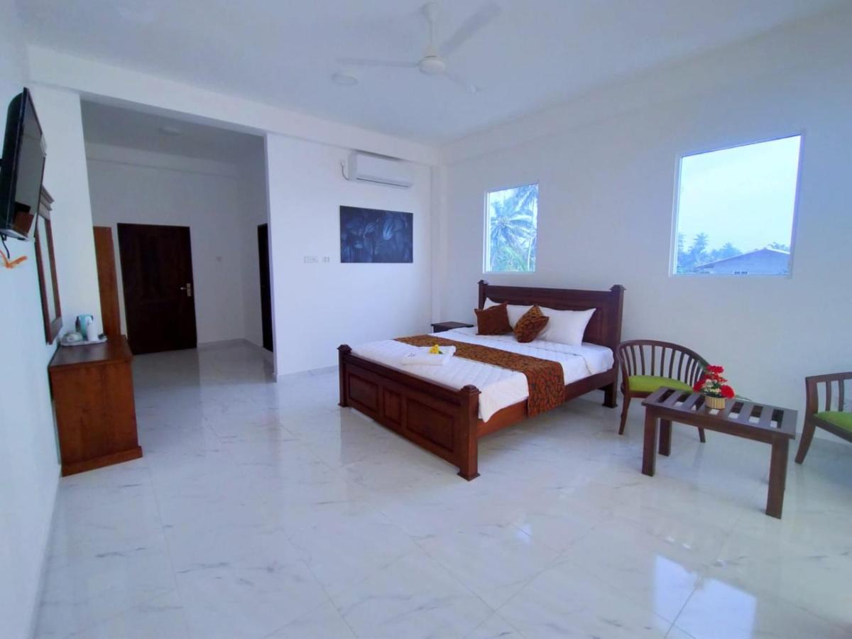 Bivon Reach Hotel Uswetakeiyawa Exterior photo