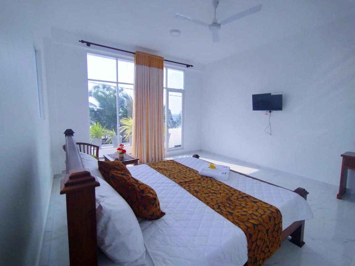 Bivon Reach Hotel Uswetakeiyawa Exterior photo