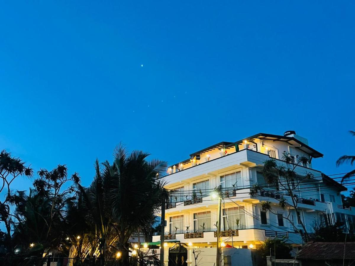 Bivon Reach Hotel Uswetakeiyawa Exterior photo