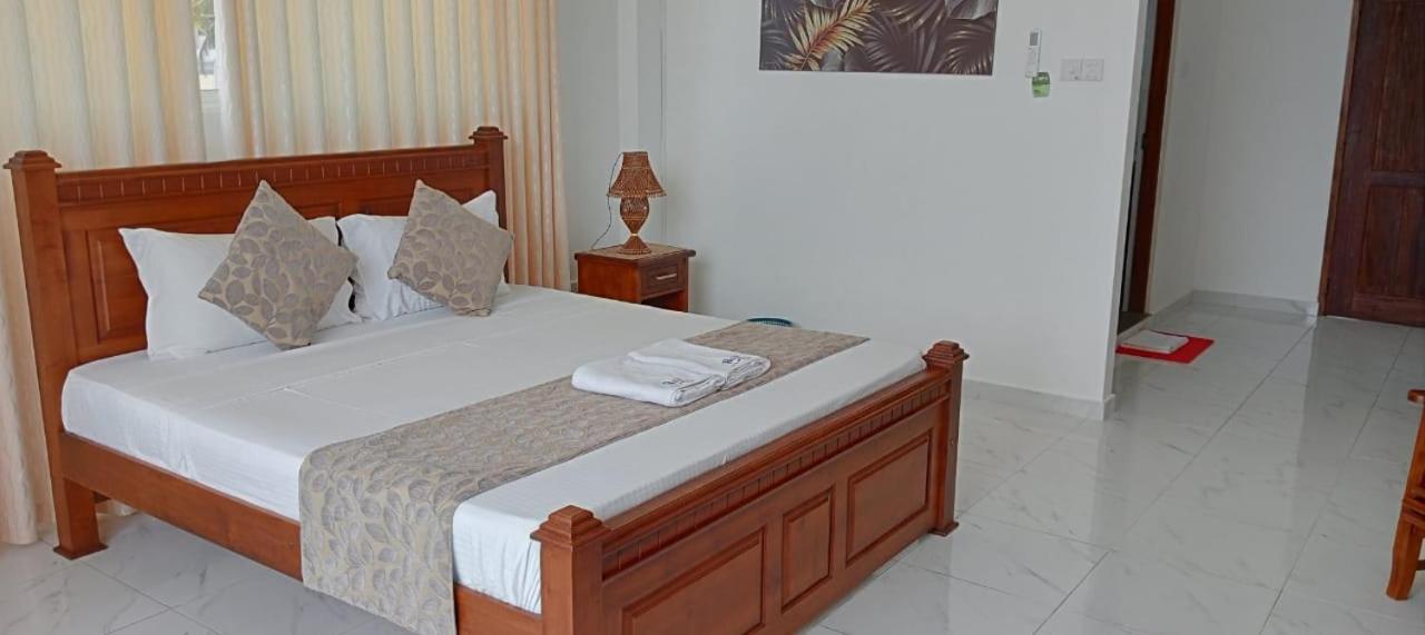 Bivon Reach Hotel Uswetakeiyawa Exterior photo