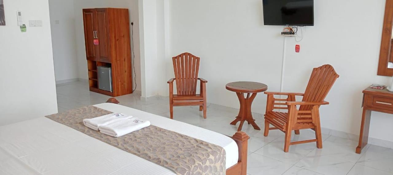Bivon Reach Hotel Uswetakeiyawa Exterior photo