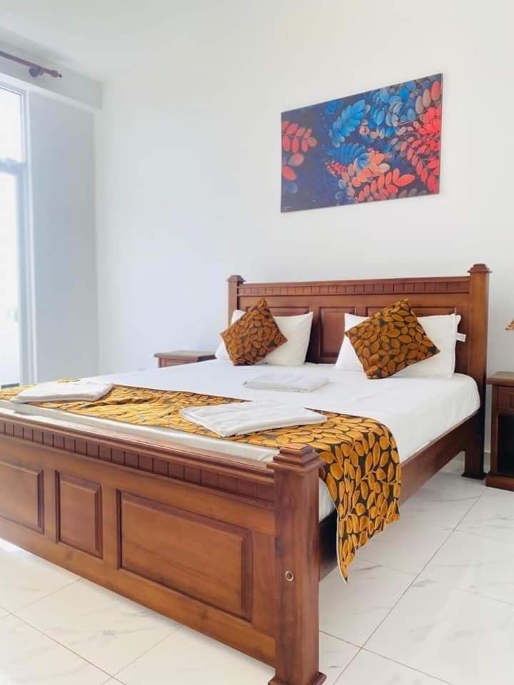 Bivon Reach Hotel Uswetakeiyawa Exterior photo